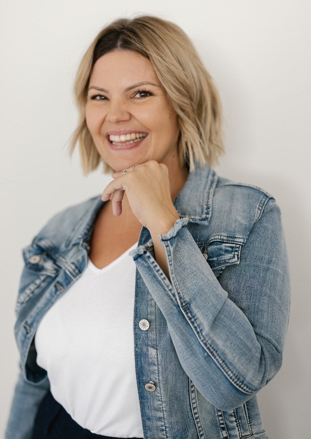 Light-wash stretch denim jacket with pockets