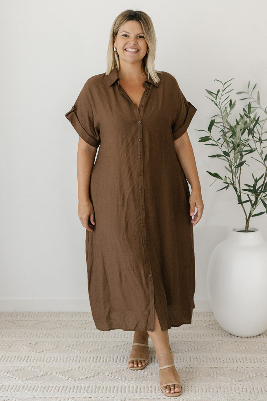 Elowyn Midi Dress in Chocolate