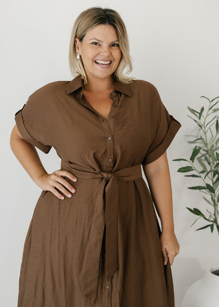 Elowyn Midi Dress in Chocolate