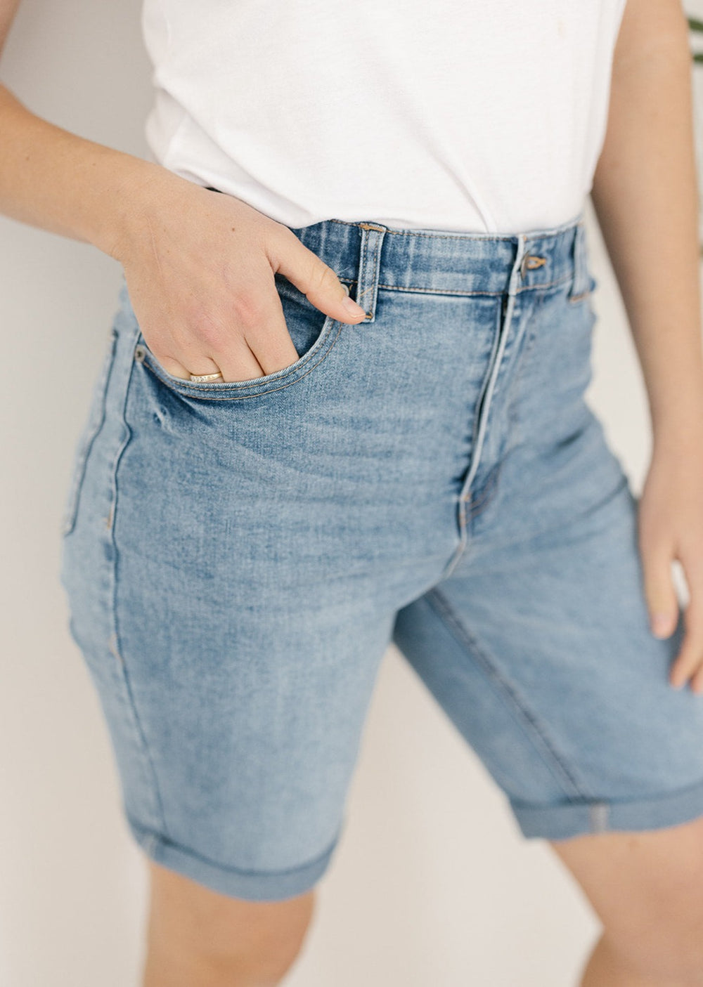 Stretchy Denim Shorts with pockets