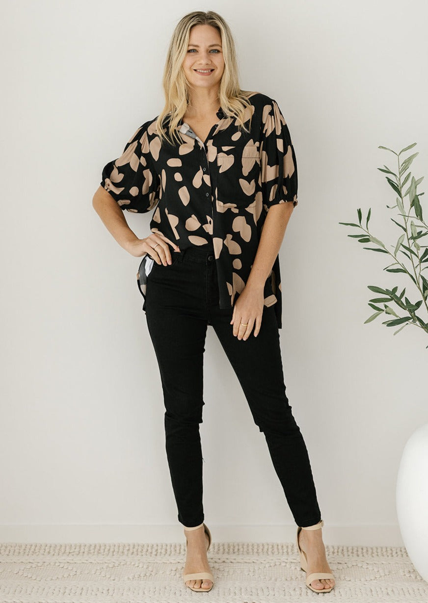 breast-feeding friendly abstract shirt
