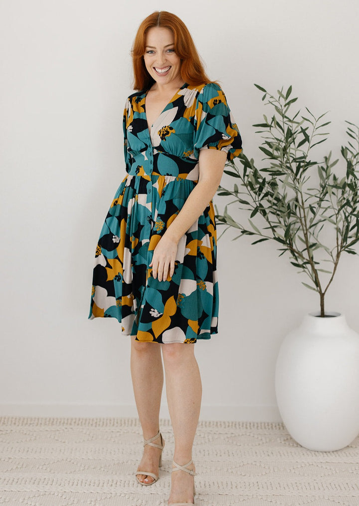 Knee-length dress with sleeves