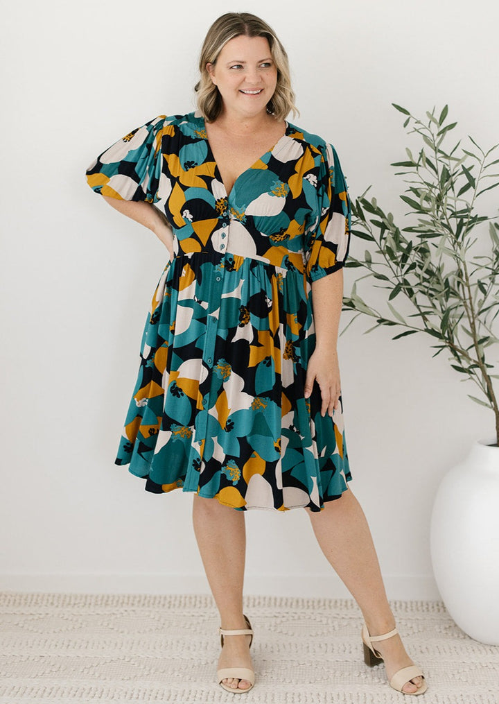 Knee-length dress with sleeves