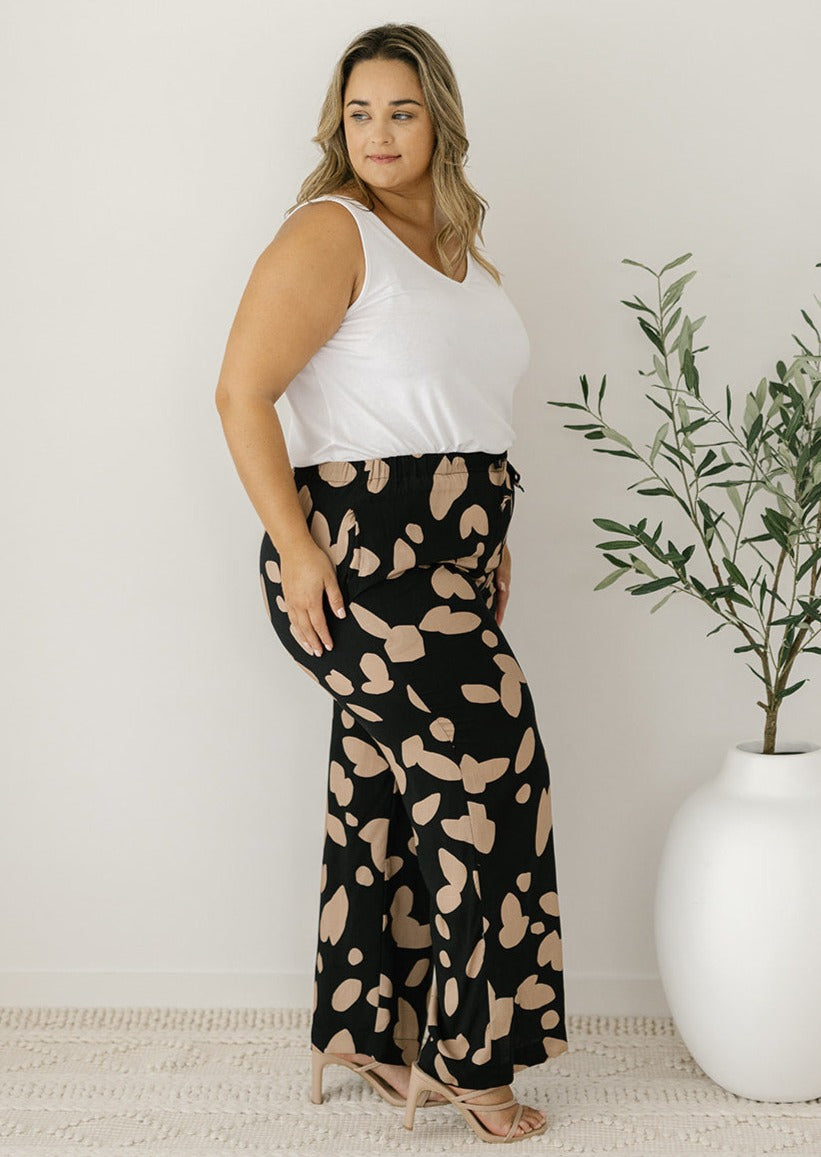 plus-size abstract-print pants with pockets