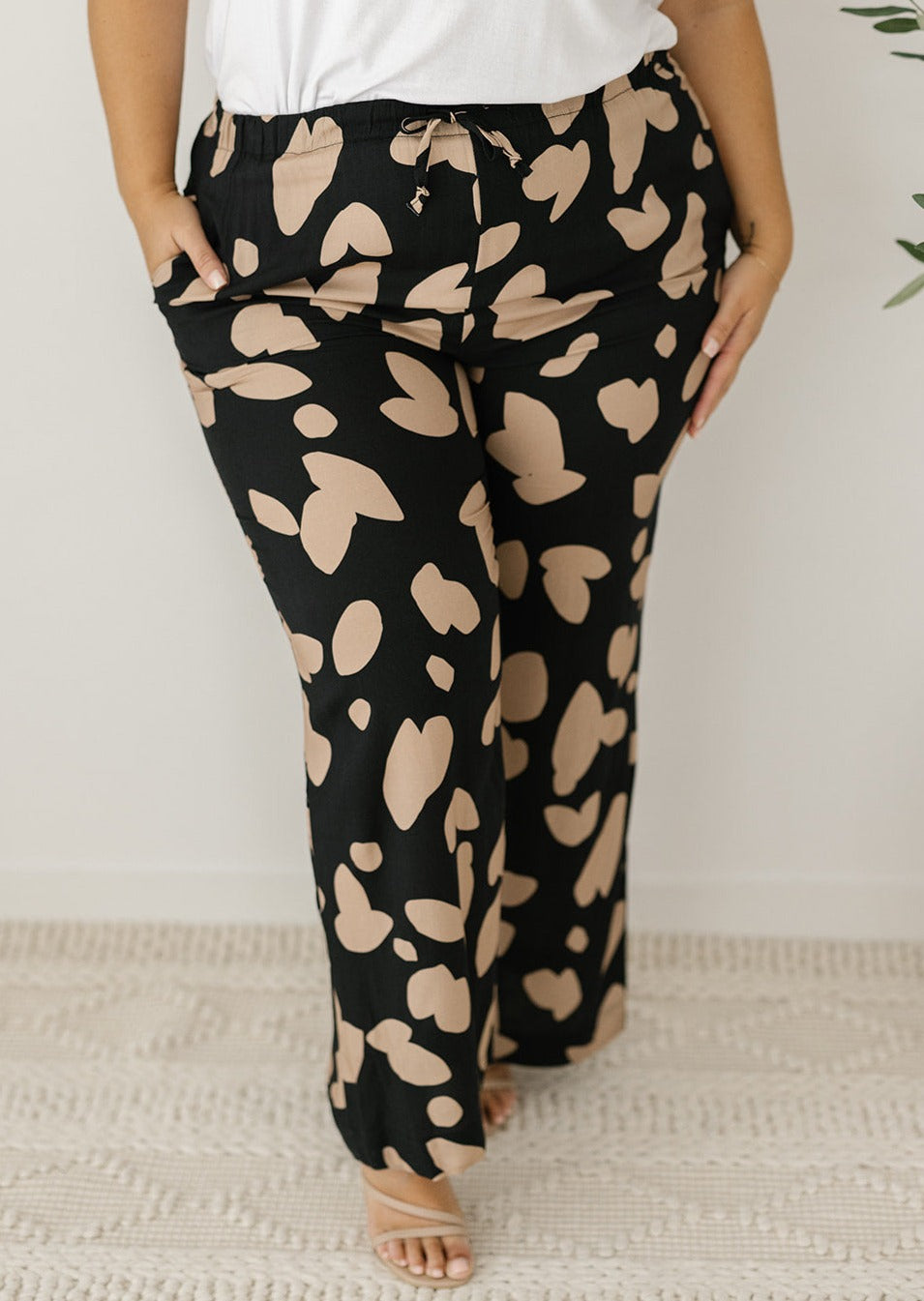 plus-size abstract-print pants with pockets for women