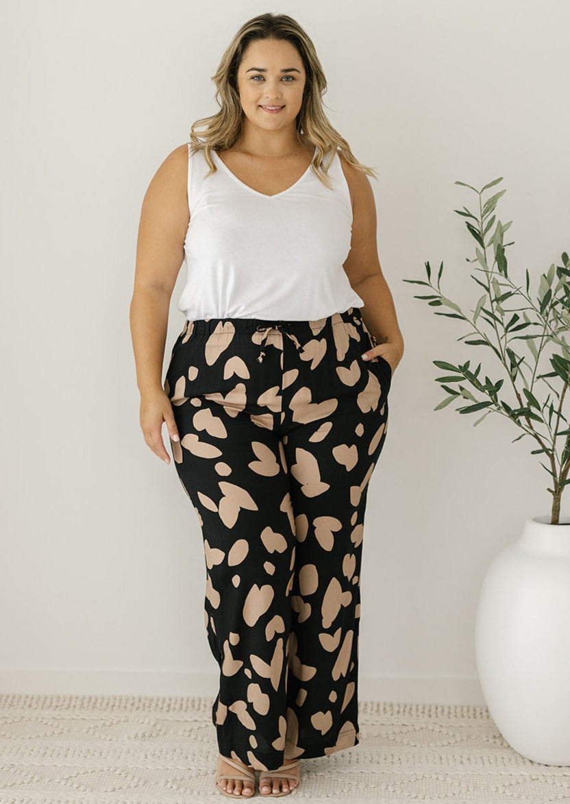 plus-size elastic-waisted abstract print pants