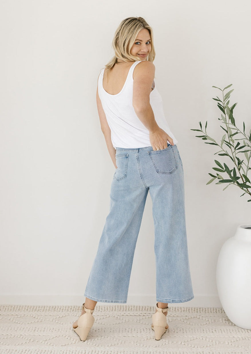 Sandy Crop Jeans