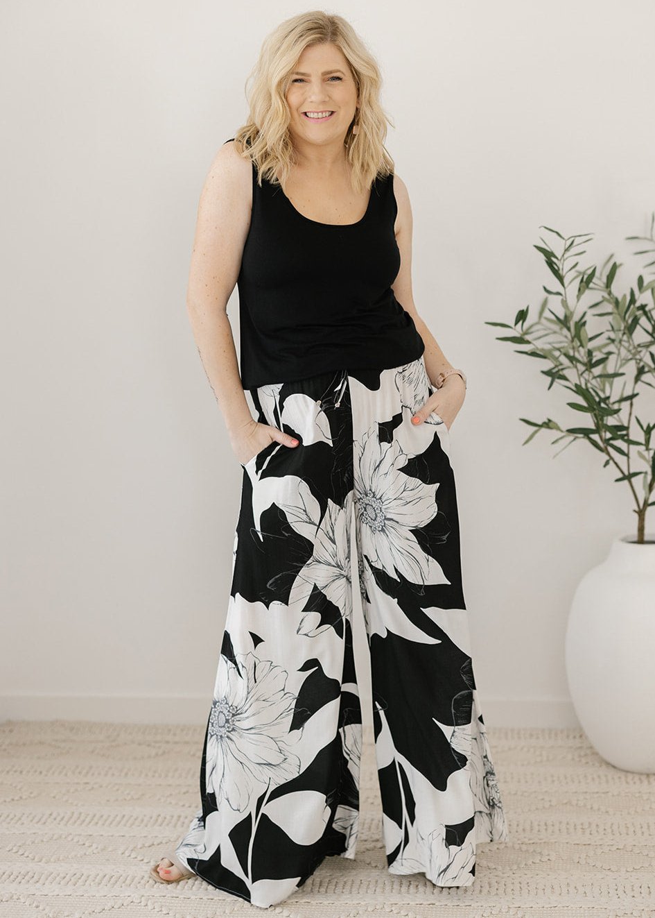 Zara black and white pants hotsell
