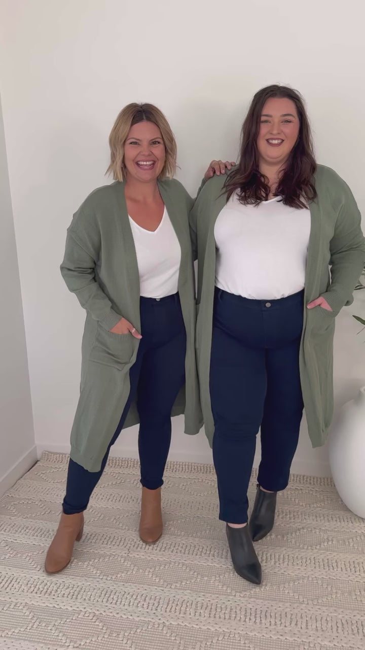 Plus-size women's knit cardigan in green